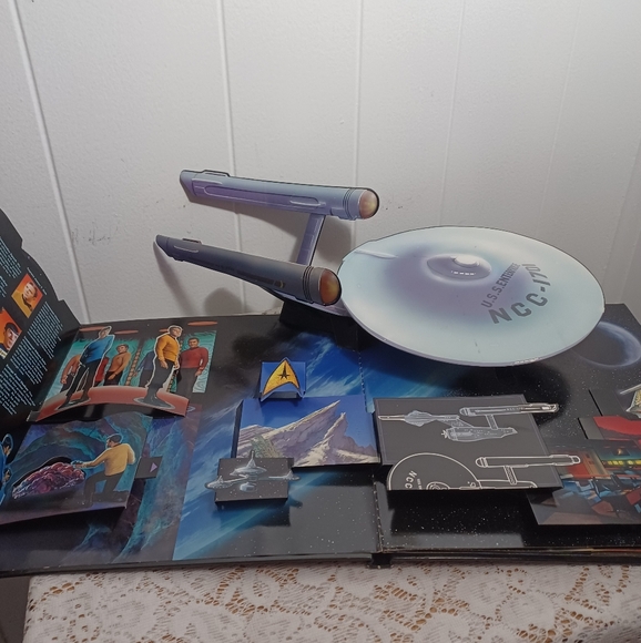 Vintage Star Trek Pop Up Book - Picture 2 of 10